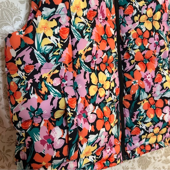 LFD Floral Puffer Vest Women’s Size S Bold Colorful Quilted Jacket Cozy - Picture 3 of 8